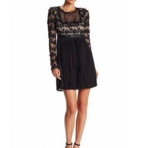 Romeo+Juliet Couture crochet/pleated dress